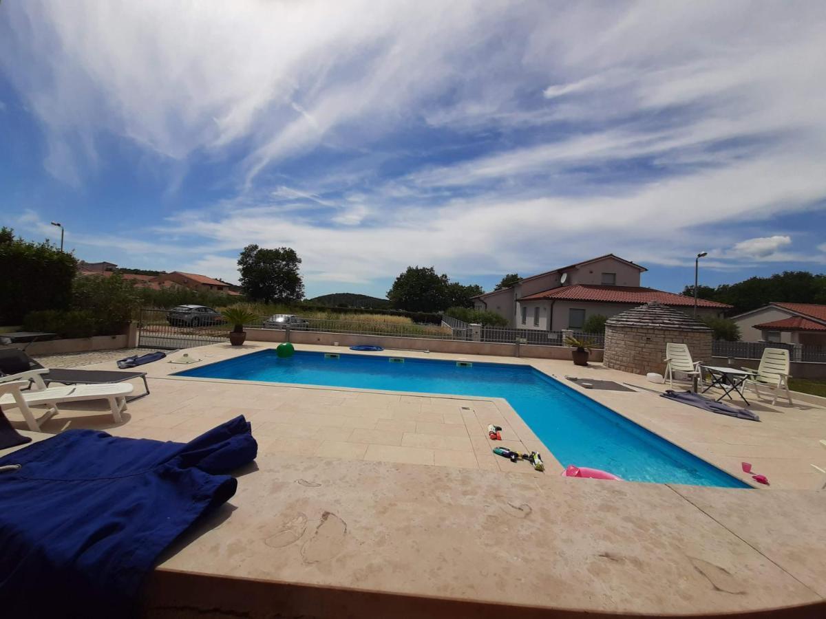 Nice, Cosy Studio Apartment With Shared Outdoor Pool Banjole Exterior foto