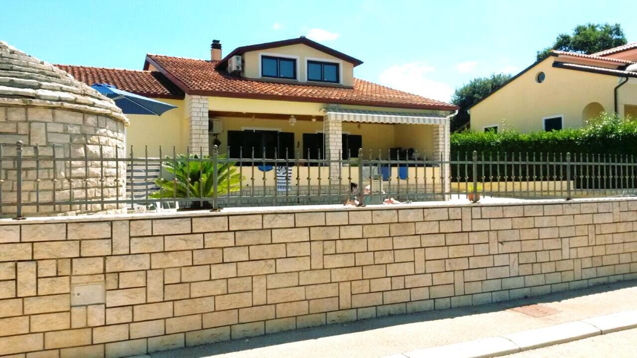 Nice, Cosy Studio Apartment With Shared Outdoor Pool Banjole Exterior foto