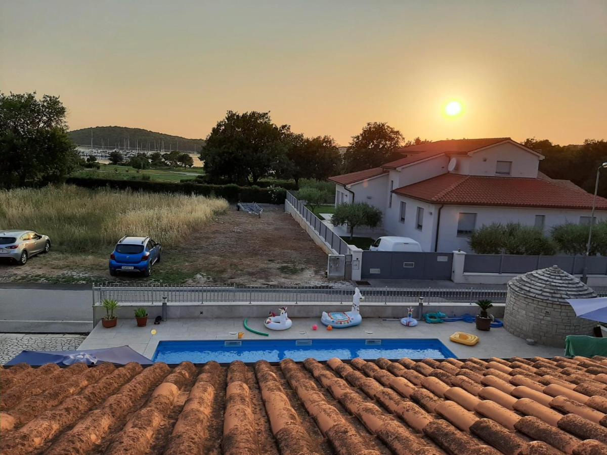 Nice, Cosy Studio Apartment With Shared Outdoor Pool Banjole Exterior foto