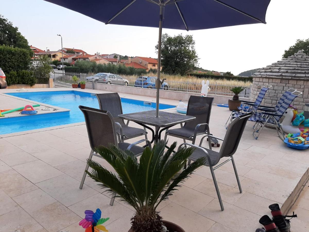 Nice, Cosy Studio Apartment With Shared Outdoor Pool Banjole Exterior foto